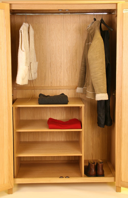 Wardrobe with shelf fitment